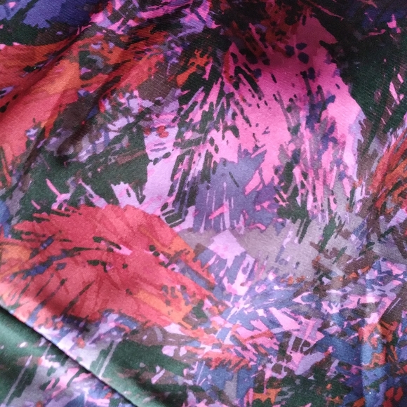 Express Abstract print Floral Feather Peplum Sleeveless top, size Medium - Picture 2 of 9